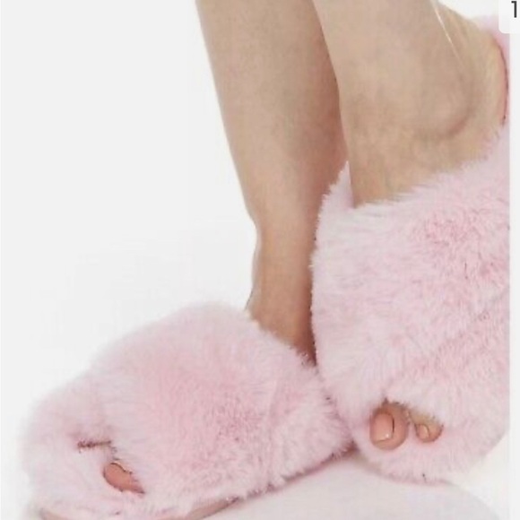 Nwt Flora by Flora Nikrooz cross band faux fur fluffy slippers in multiple sizes - Picture 1 of 8